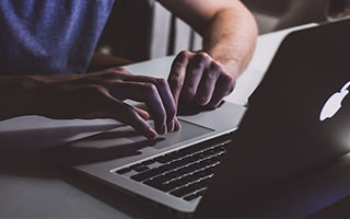 吃瓜速看：钟丽缇直播闹离婚，李荣浩豪掷500块宠粉，北影节红毯大咖云集！