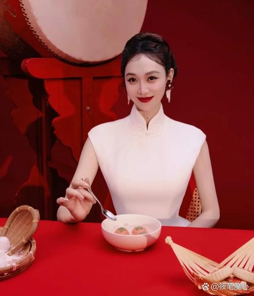 中国内陆女明星的胸_裸胸女明星中国_裸吻胸视频