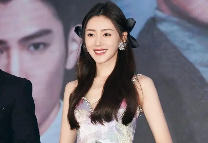 朱茵身高153cm演技颜值惊艳_女明星身高与颜值不匹配_娱乐圈哪些女名星很矮