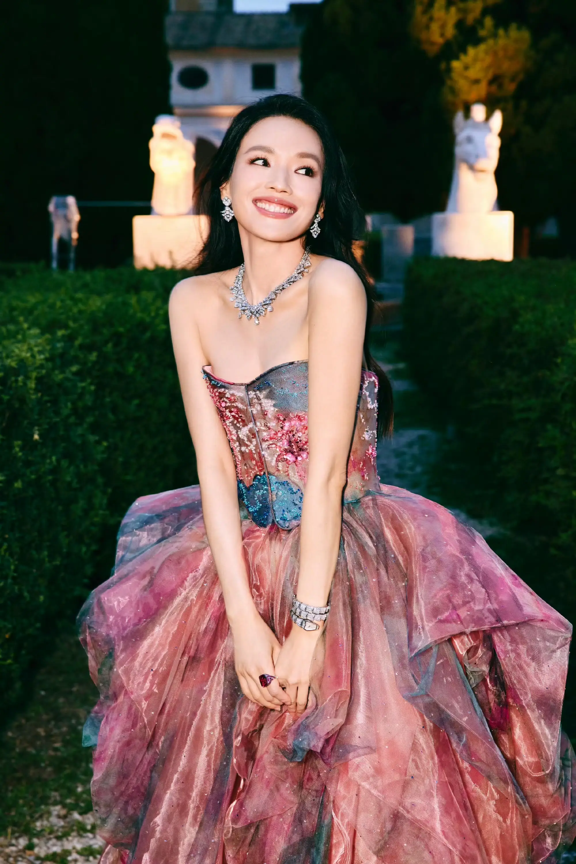 杨幂内娱颜值核武器_女明星照片最美照片_迪丽热巴2025演技