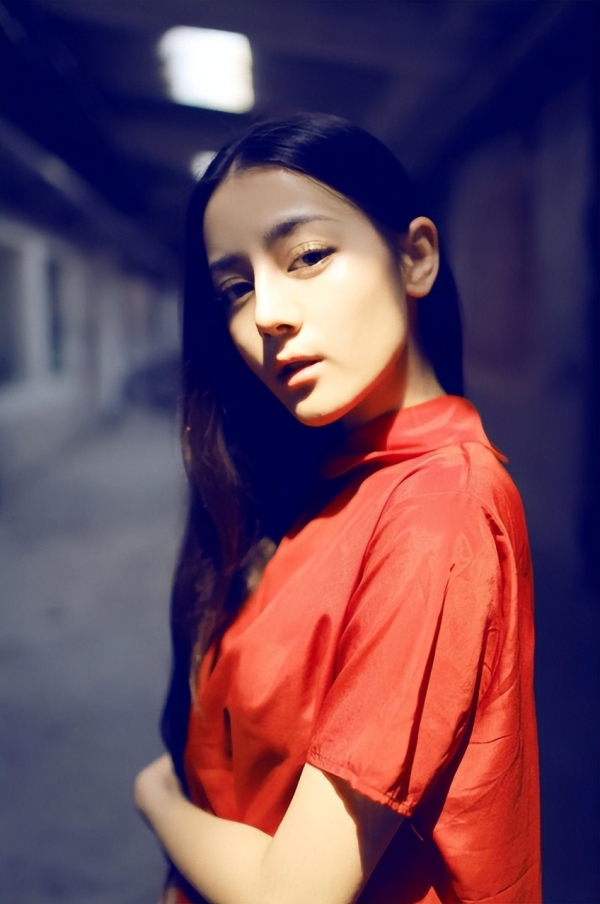 明星热点迪丽热巴,_33岁迪丽热巴生病现状_内娱女明星健康问题