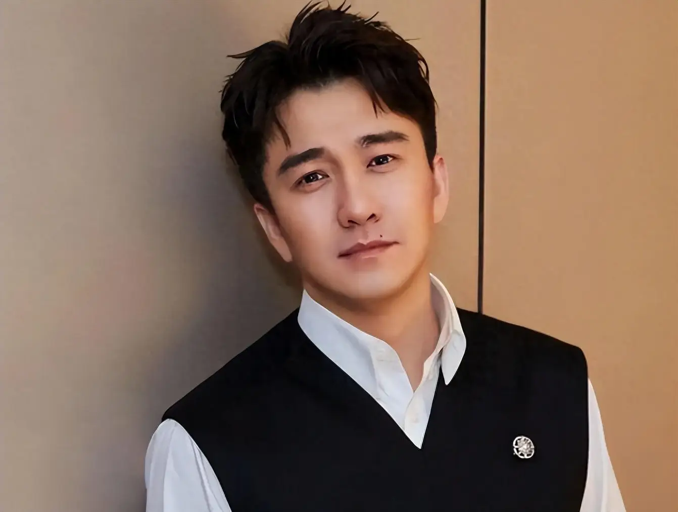 装“文化”，学历造假，这几位“文盲明星”，凭什么备受追捧